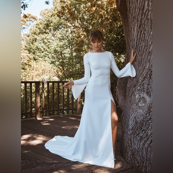 Never worn Vagabond Scarlett wedding gown, size 12. - Picture 3 of 4